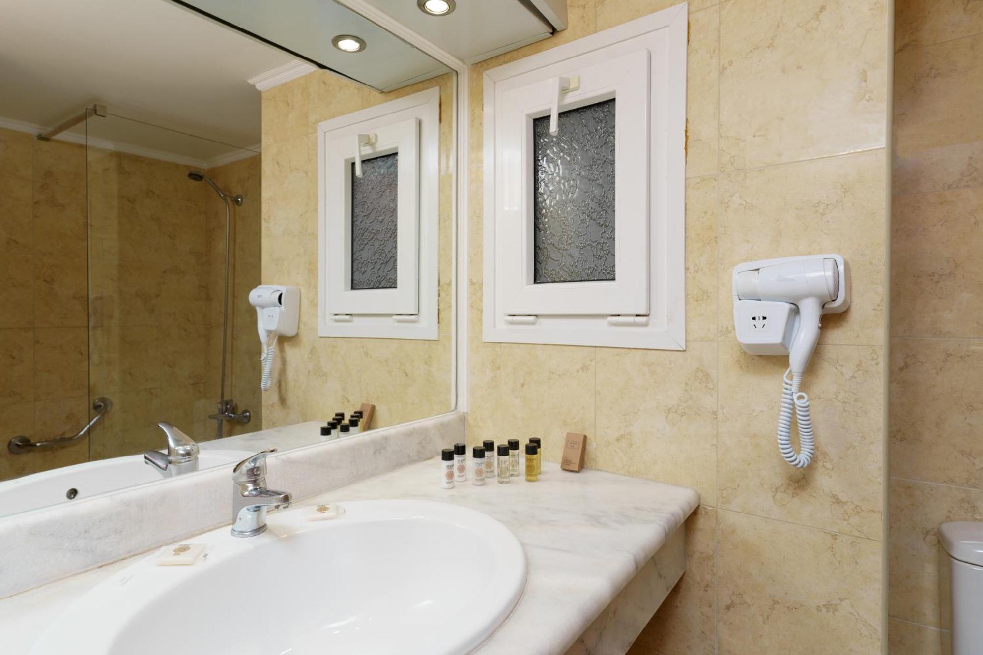Ariti Grand 4* Kanoni (Corfu)